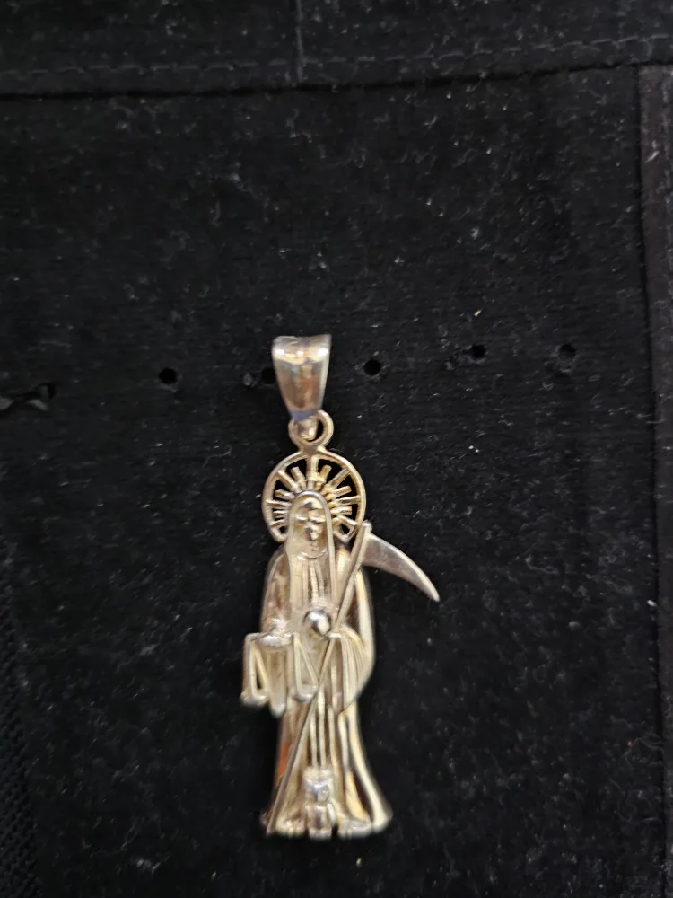 Santa Muerte Pendant image indicator(2)