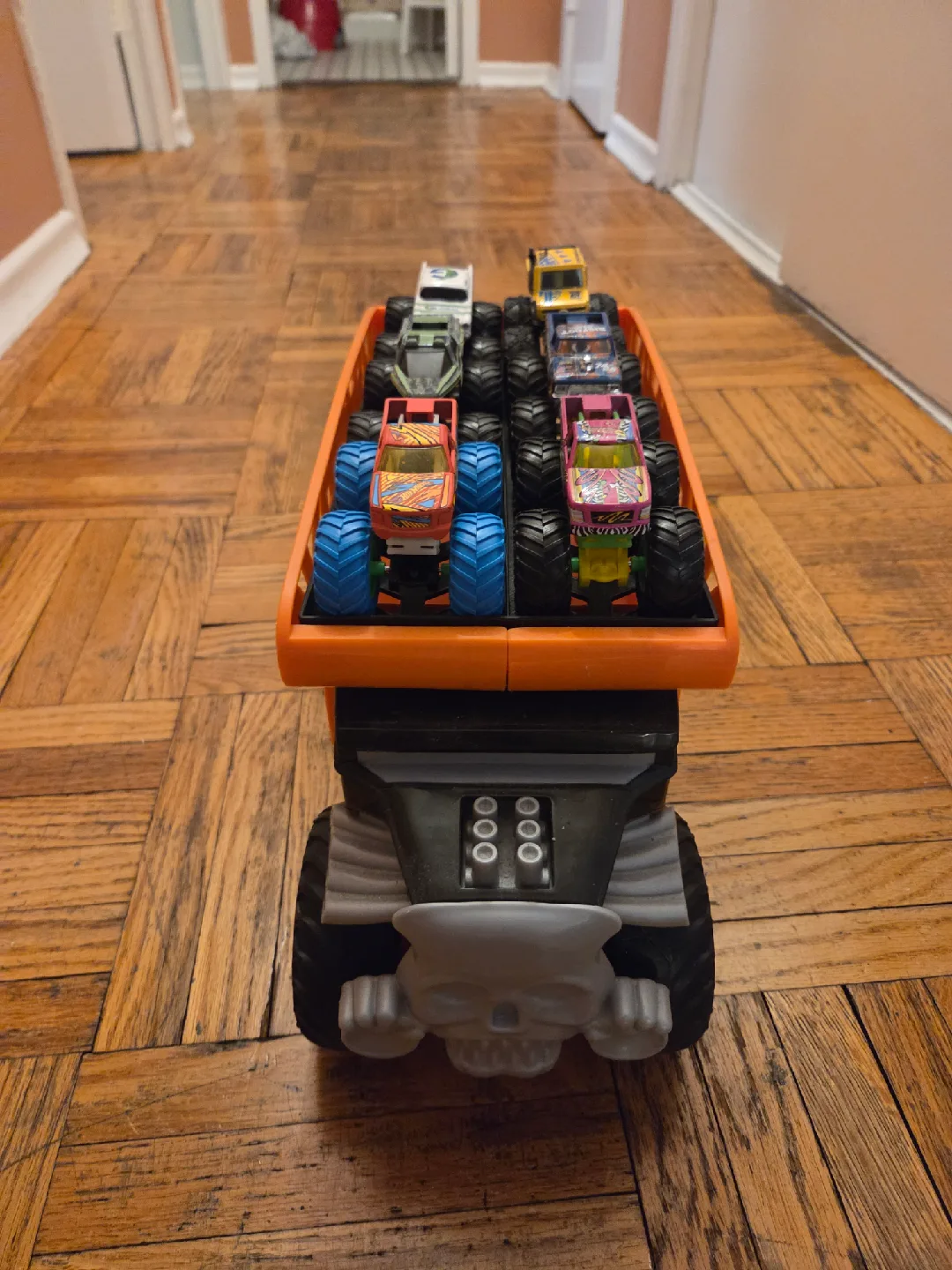 Hot Wheels Monster Truck Carrier with 10 Trucks image indicator(2)