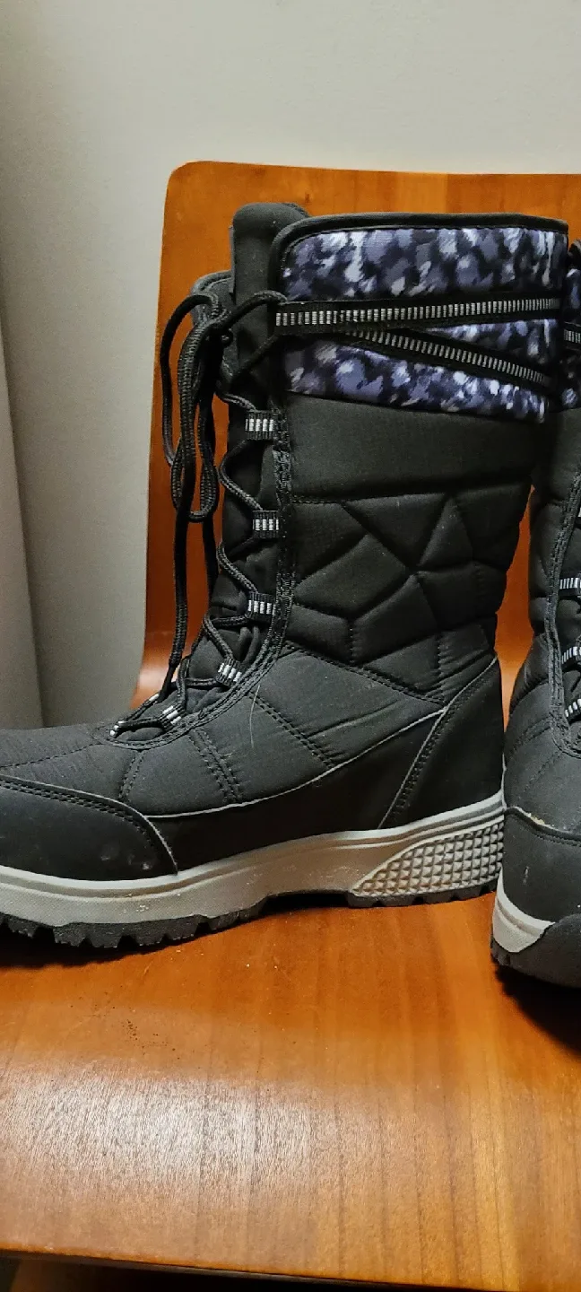 WindRiver Snow Boots - Size 8 image indicator(2)