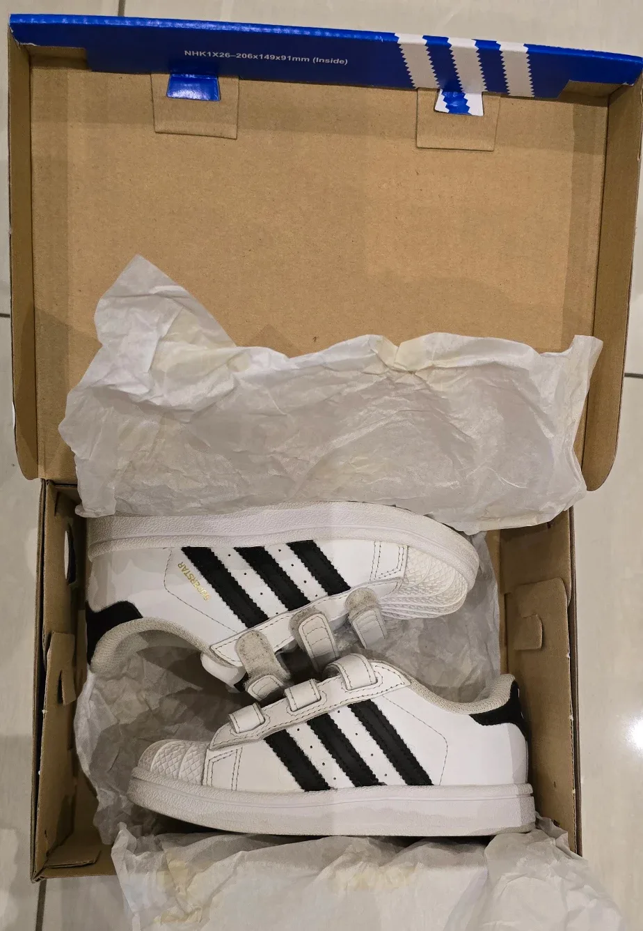 Adidas Superstar Shell Toes Kids Sneakers! - White - Size 9 image indicator(9)