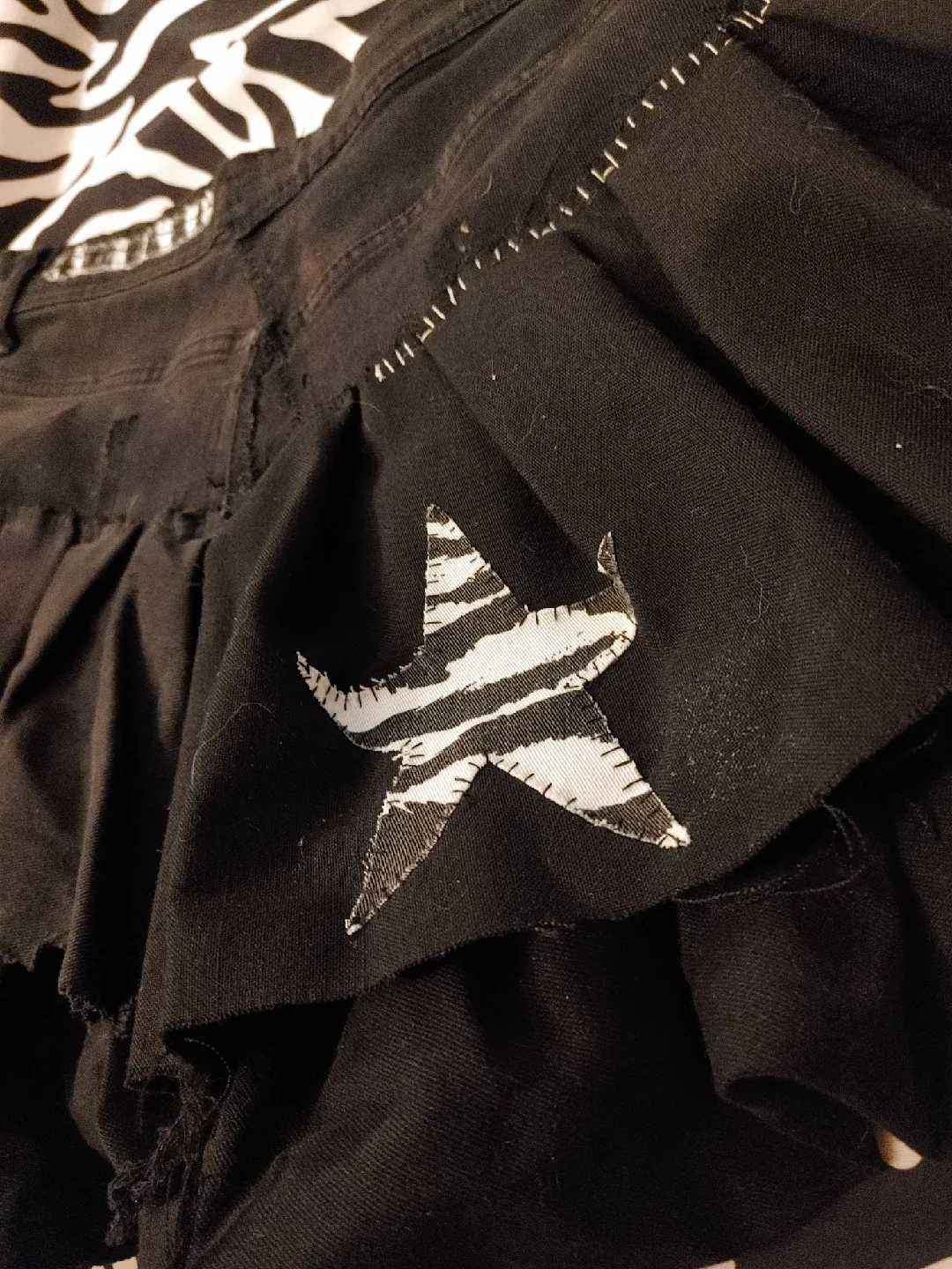 black high waist frilly skirt image indicator(5)