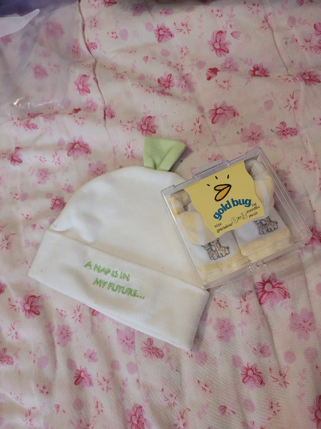 Goldbug Baby Hat & Socks Set (0-3 Months) thumbnail