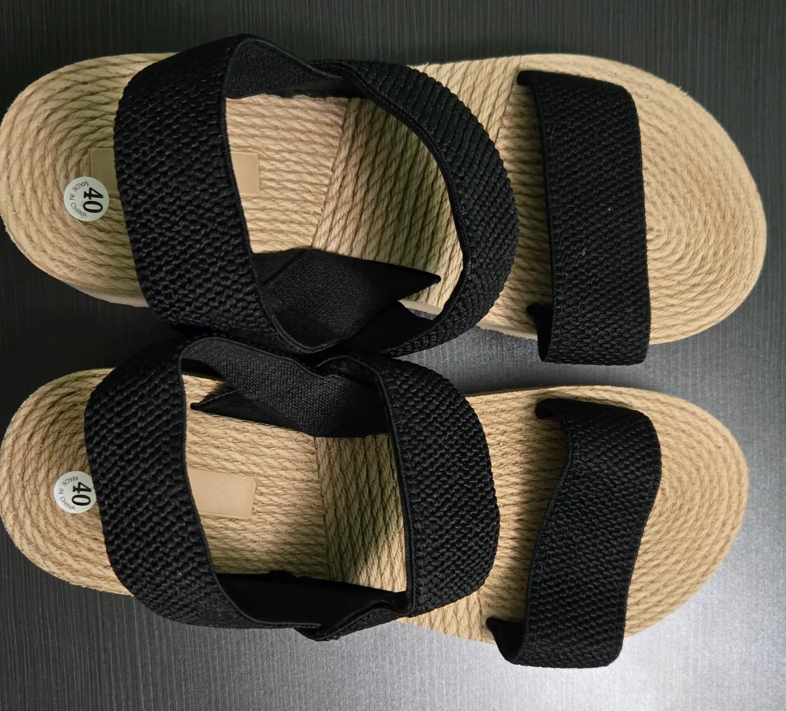 Black sandals thumbnail
