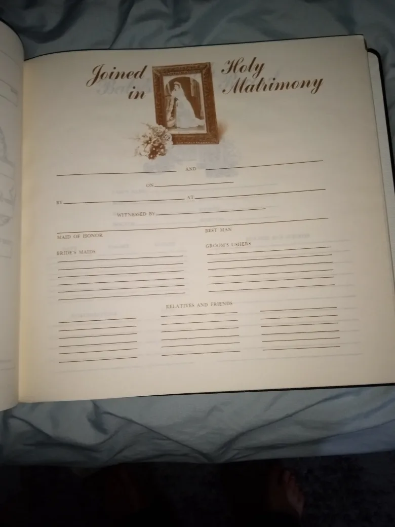 Brown Leather "Memories" Photo Album image indicator(5)