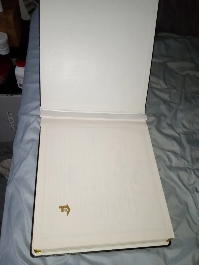 Brown Leather "Memories" Photo Album image indicator(8)