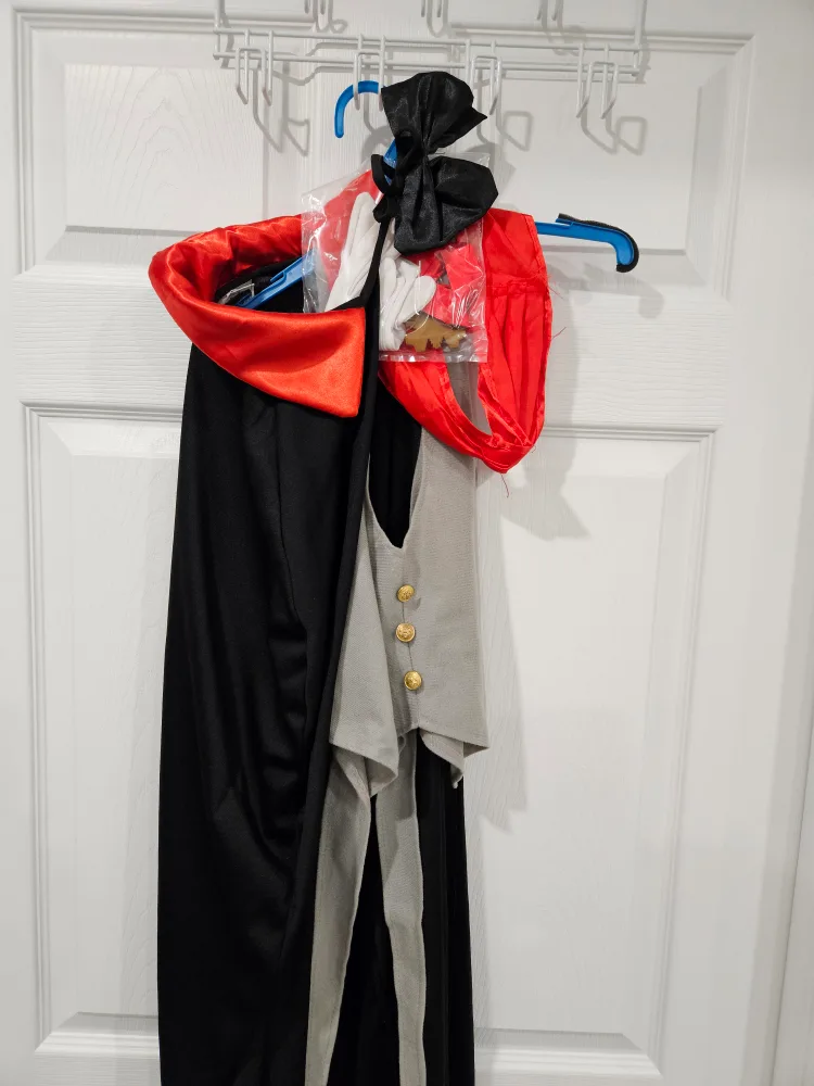 Boy's Classic Vampire Costume image indicator(2)