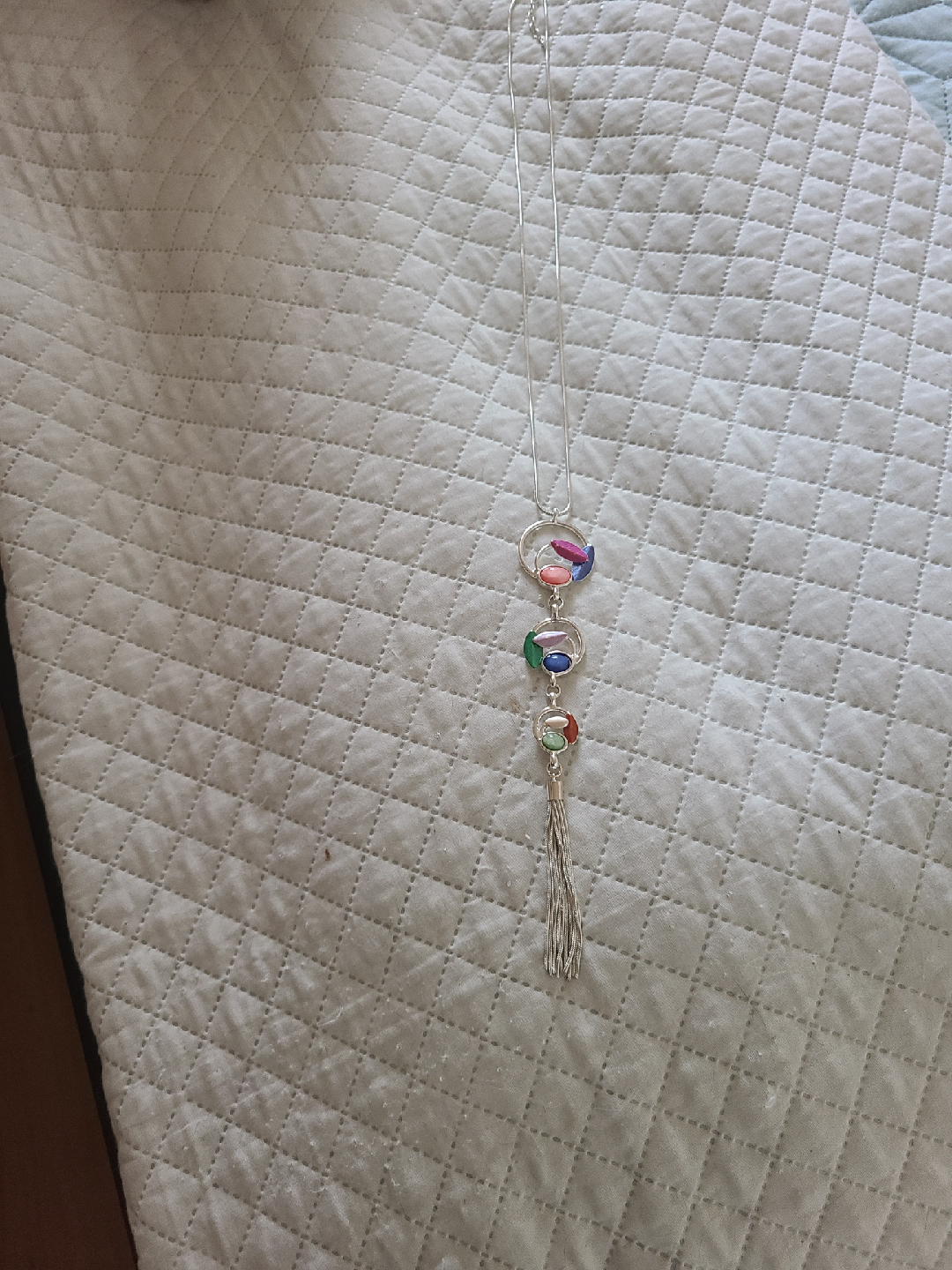 Silver Tone Fashion Necklace with Coloured Stones 🥕
