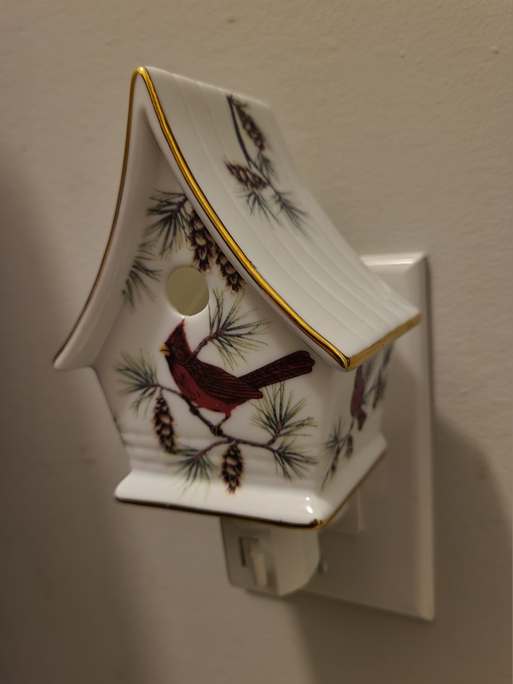 Cardinal Birdhouse Night Light - photo 4
