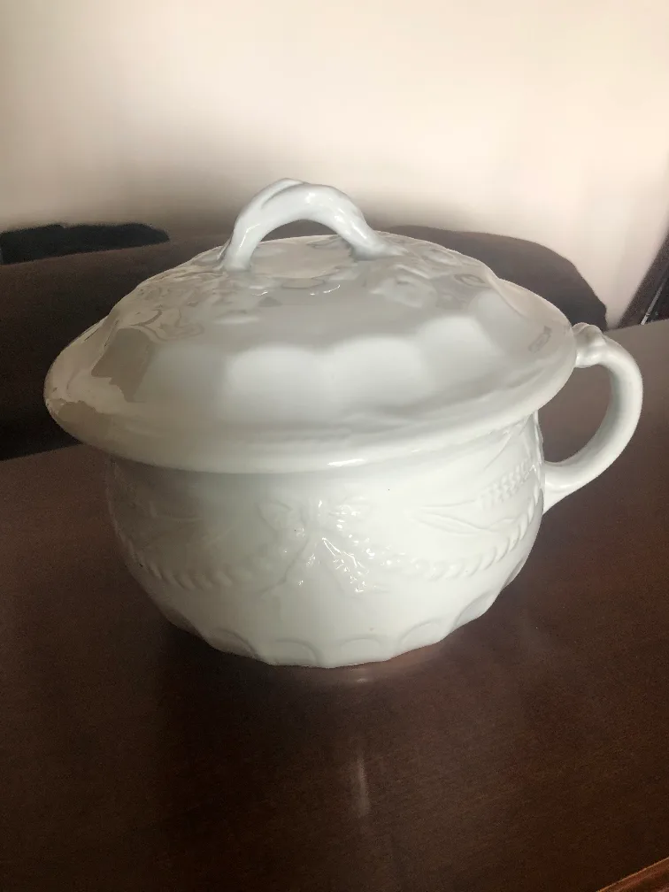 Thomas Furnival & Sons The Lorne Chamber Pot thumbnail
