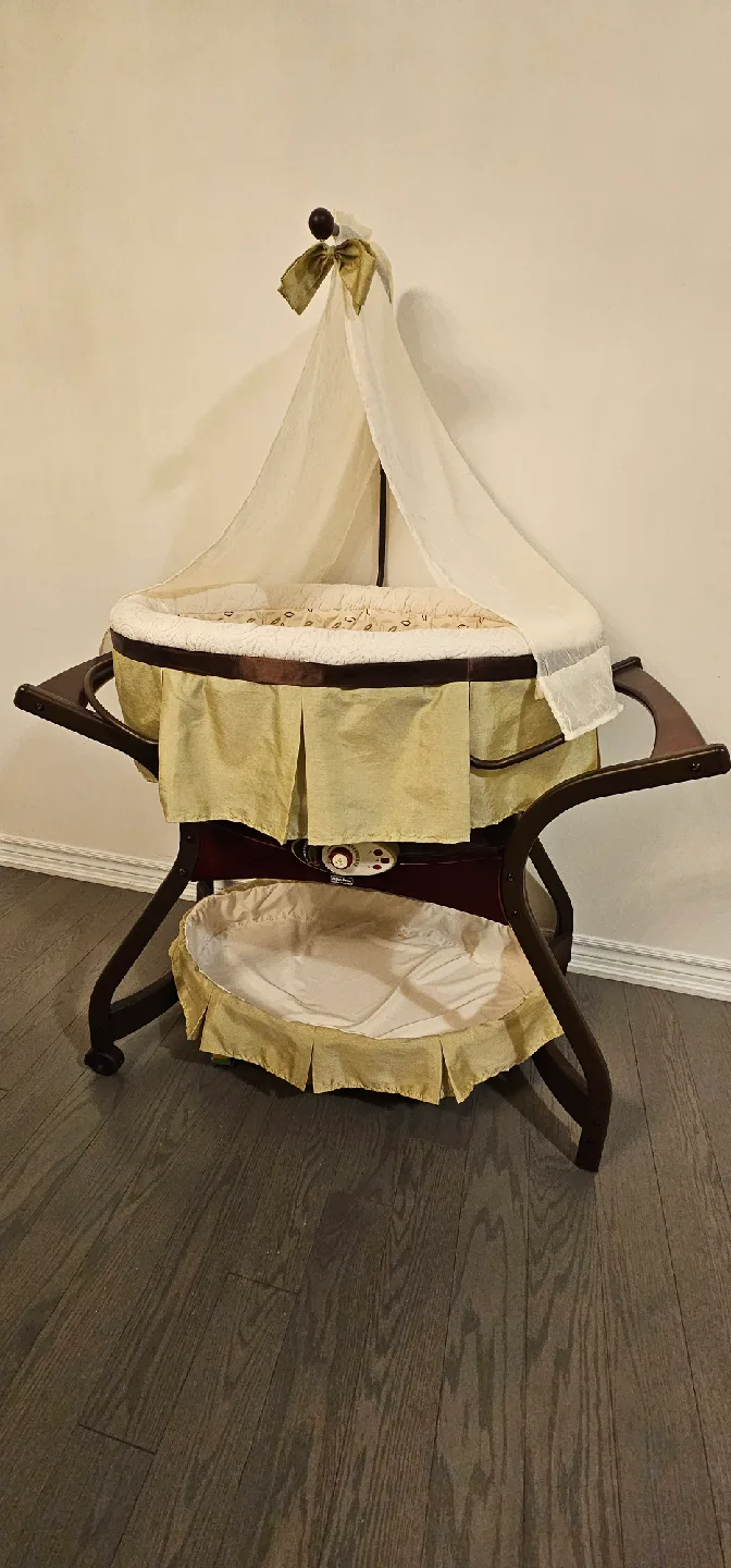 Baby Bassinet with Canopy thumbnail