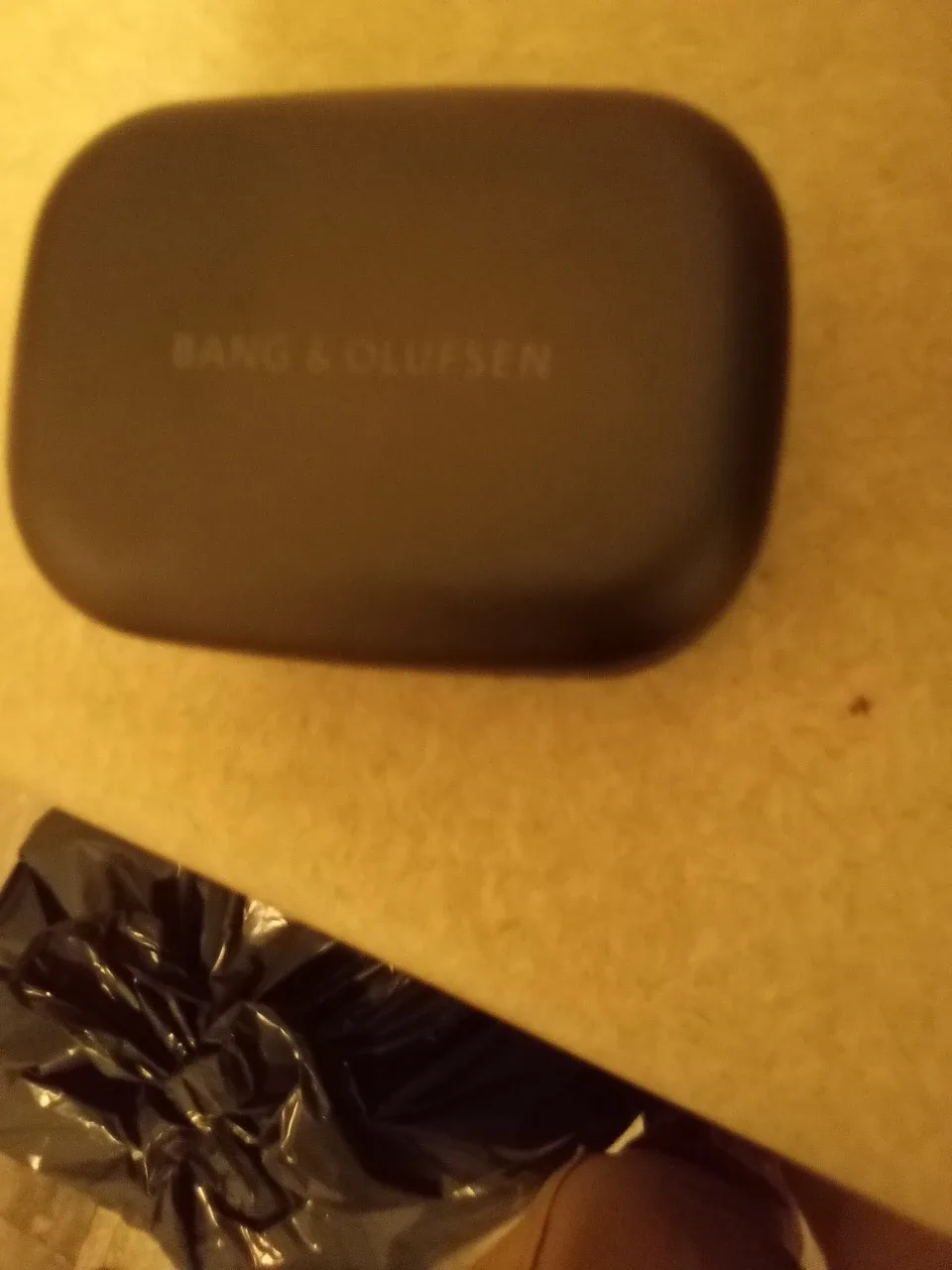 Bang & Olufsen Beoplay E8 Earbuds image indicator(3)