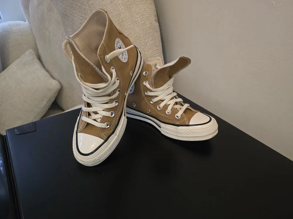 Converse Chuck Taylor All Star High Top - Size 5 image indicator(2)