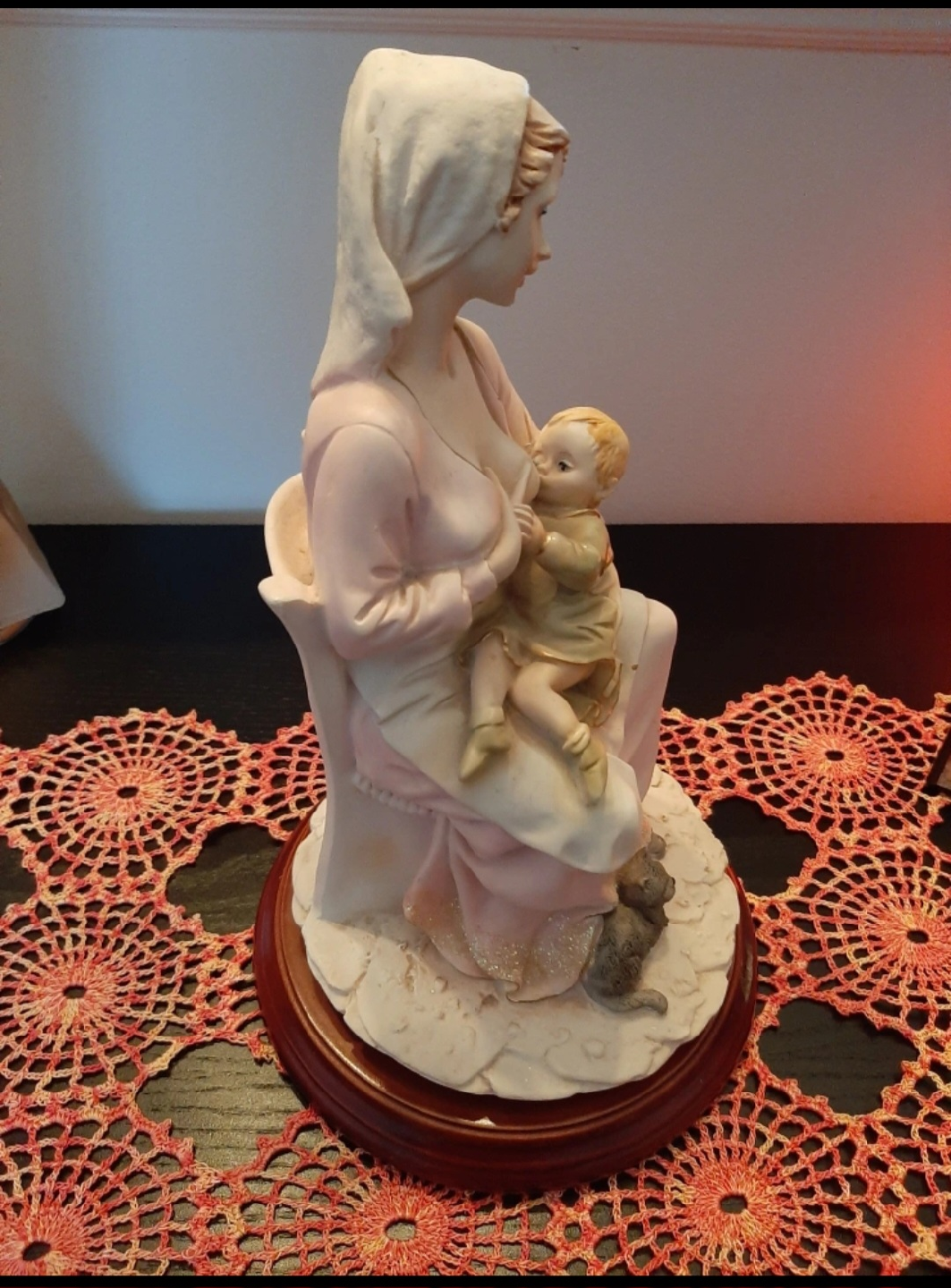 Mother and child figurine - photo 3