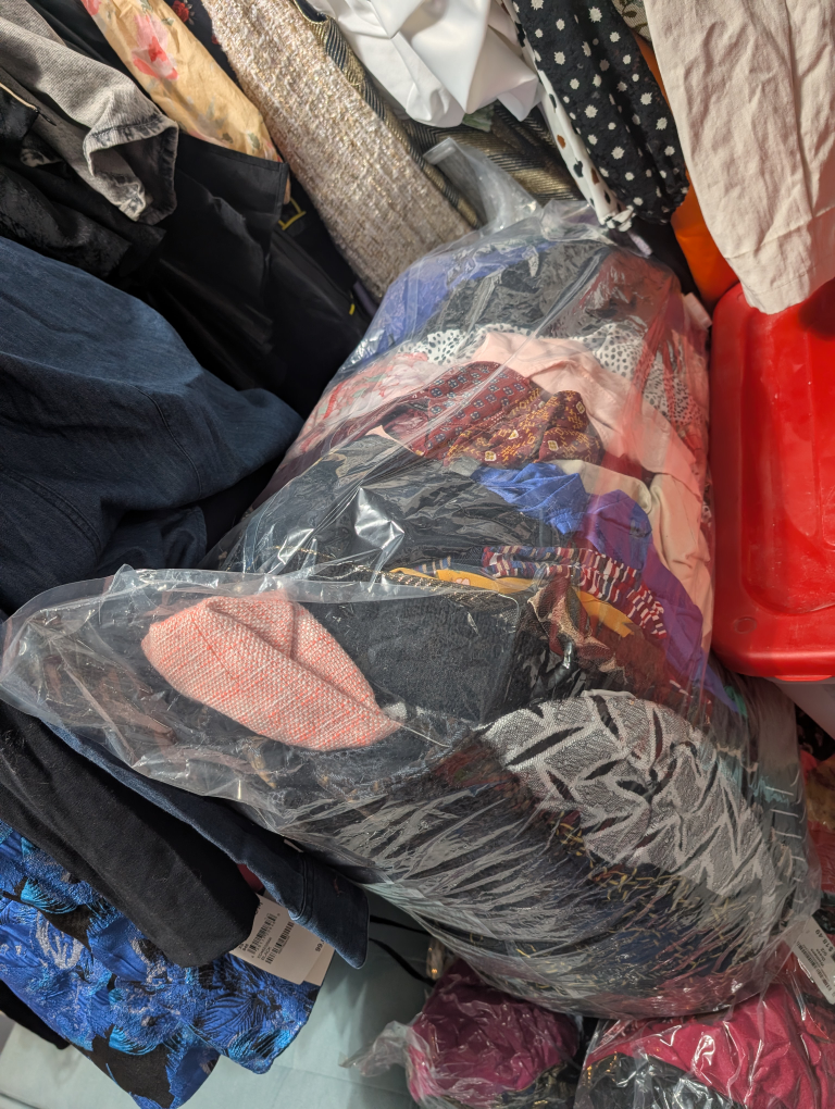 Mixed bag of women's clothing SIZE SMALL for $50 (50 pieces)