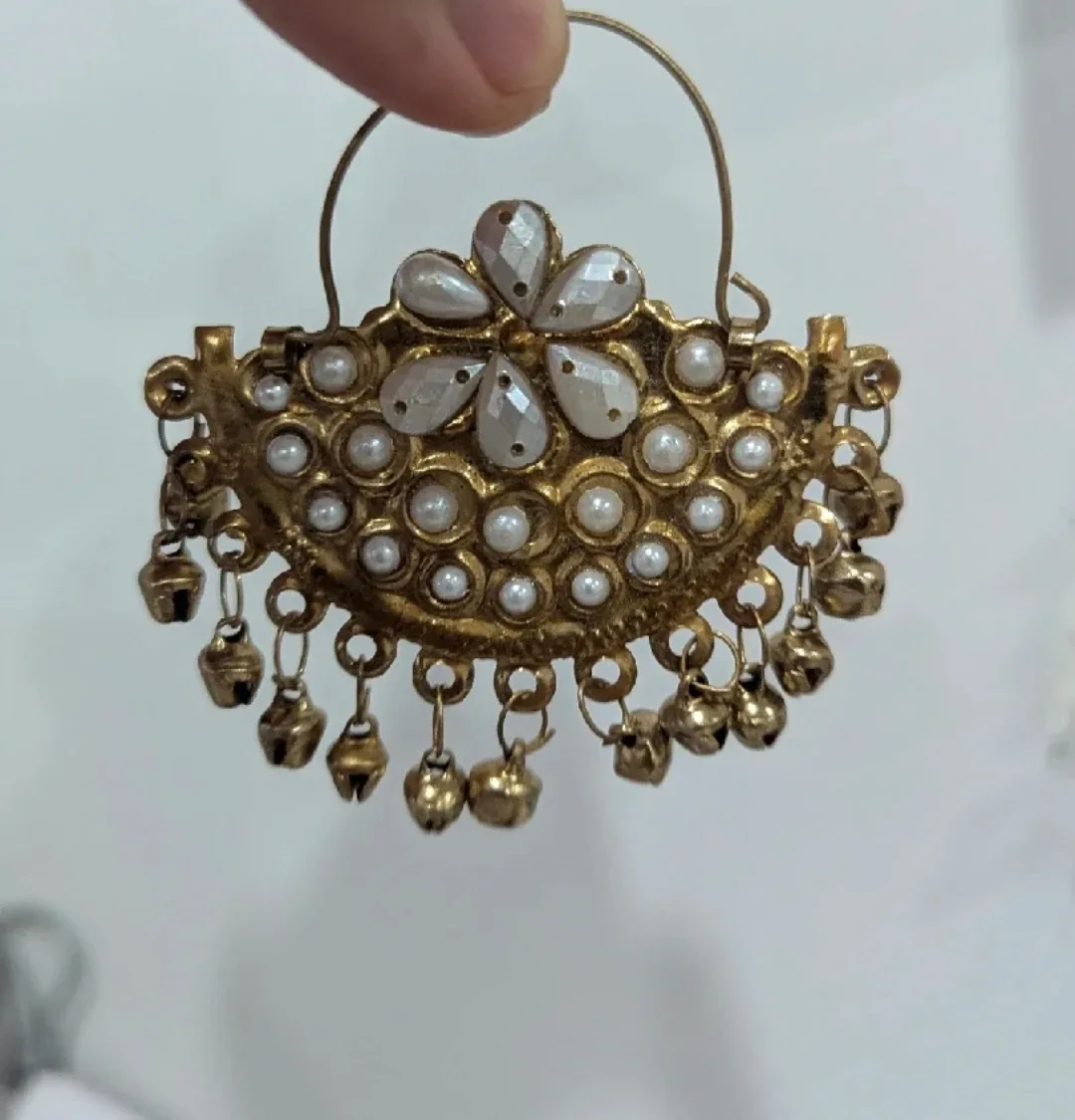 Gold-toned Pearl & Gem earring