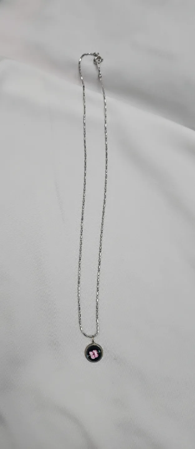 Flower Pendant Necklace image indicator(3)