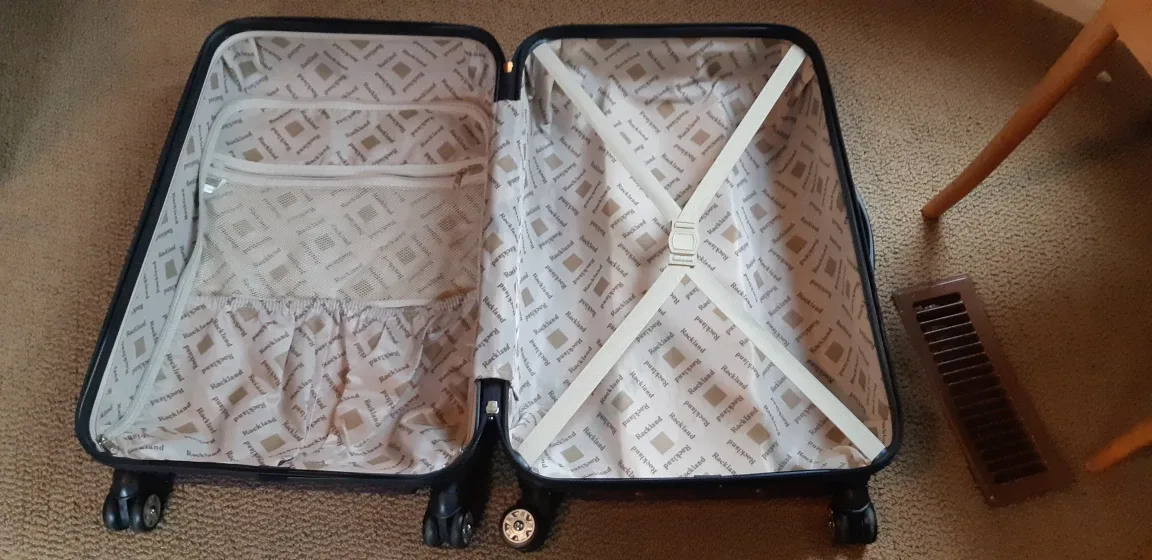 Purple Hardside Carry-On Suitcase image indicator(3)