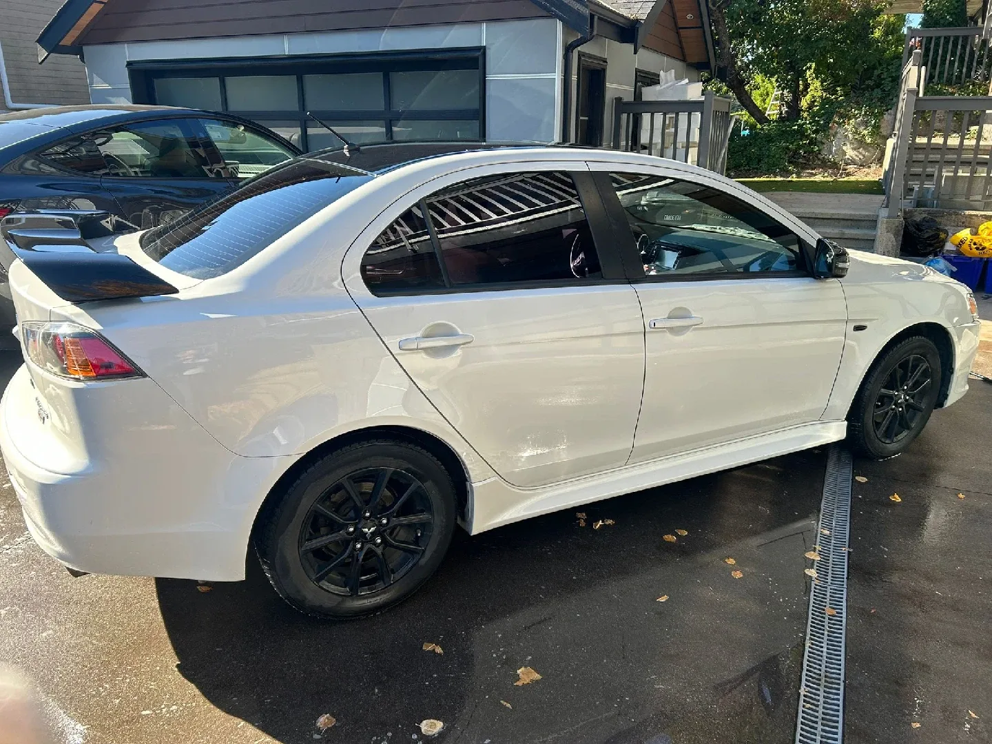 Mitsubishi Lancer White Sedan image indicator(3)