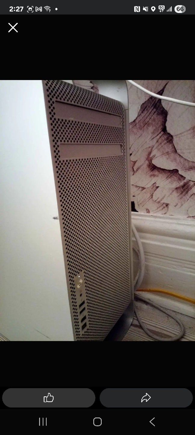 Apple Mac Pro (2008) & Apple Cinema Display 30 inch