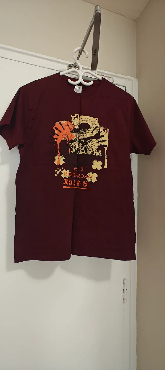 Burgundy Graphic T-Shirt - Size Large image indicator(3)
