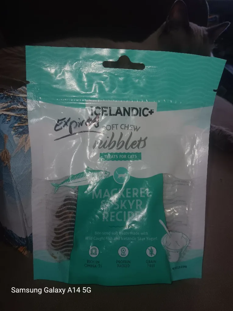 Icelandic+ Soft Chew Nibblets Cat Treats thumbnail