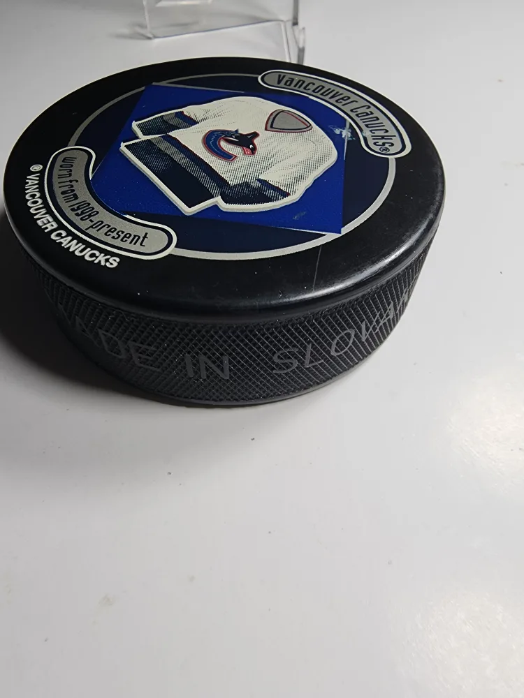 Vancouver Canucks Molson Canadian Hockey Puck image indicator(8)