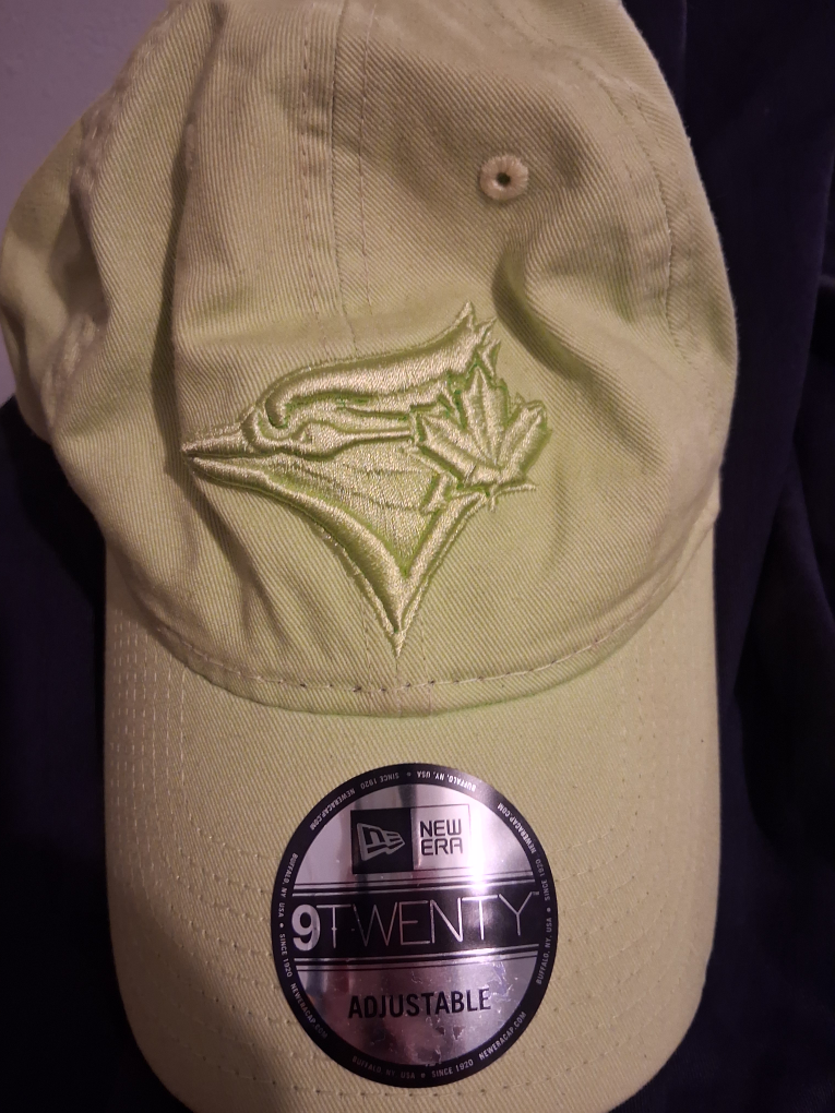 blue jays cap.