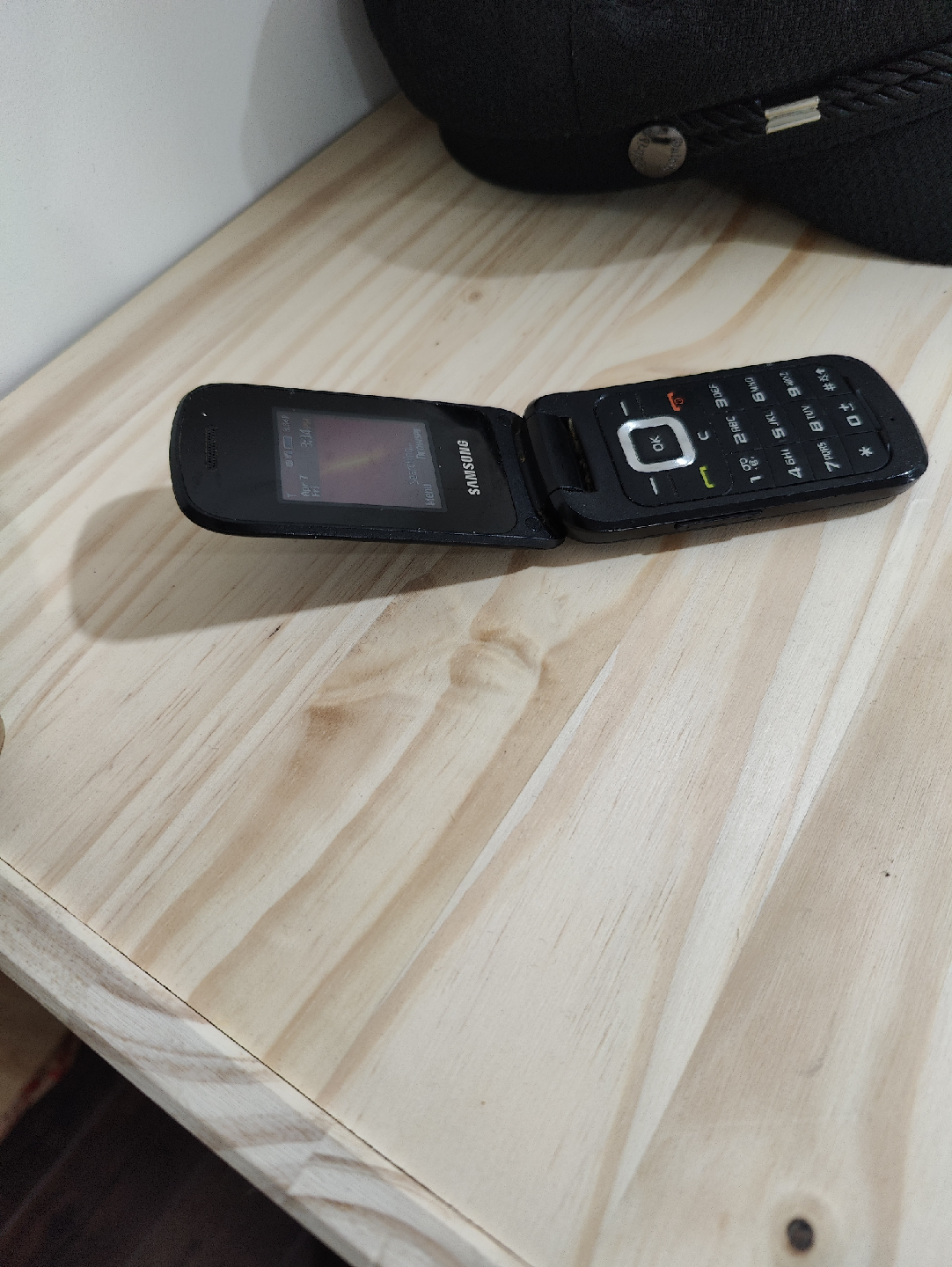 Samsung senior Flip Phone - photo 2