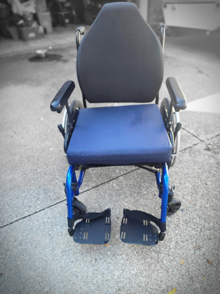 Blue Foldable Wheelchair - photo 2