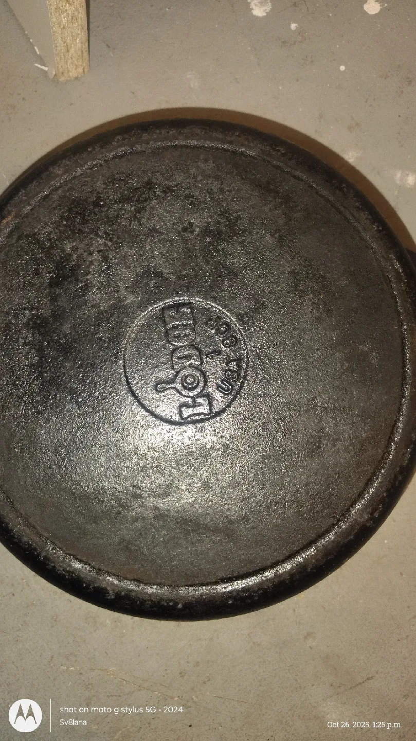 Lodge Cast Iron Skillet image indicator(4)