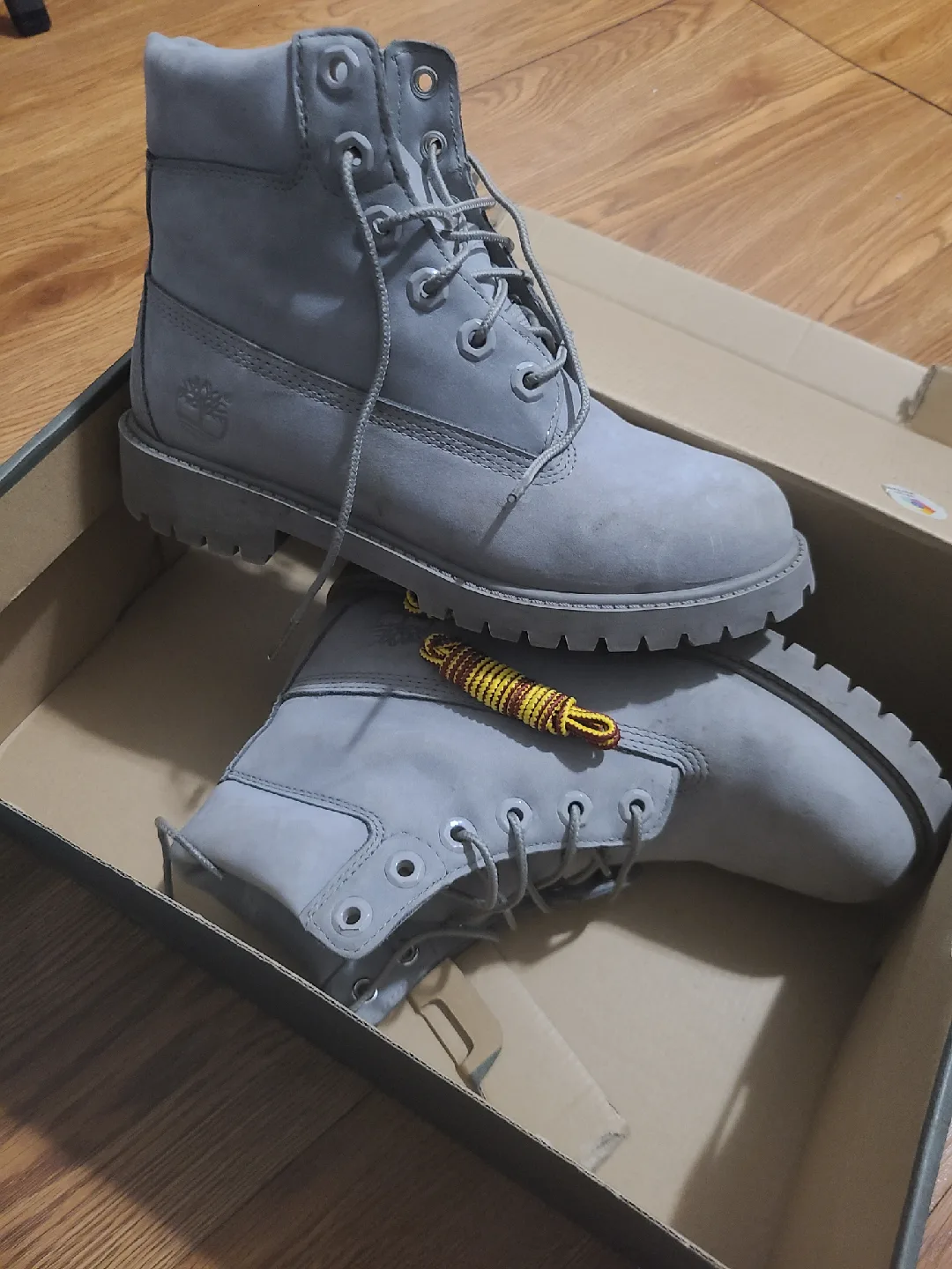 Timberland Junior 6-Inch Premium Waterproof Boots - Size 3.5 image indicator(2)