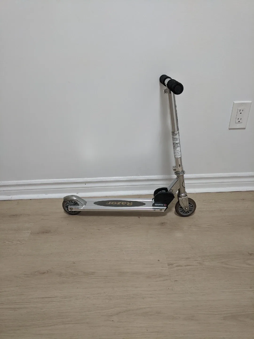 Razor Scooter - Silver image indicator(3)