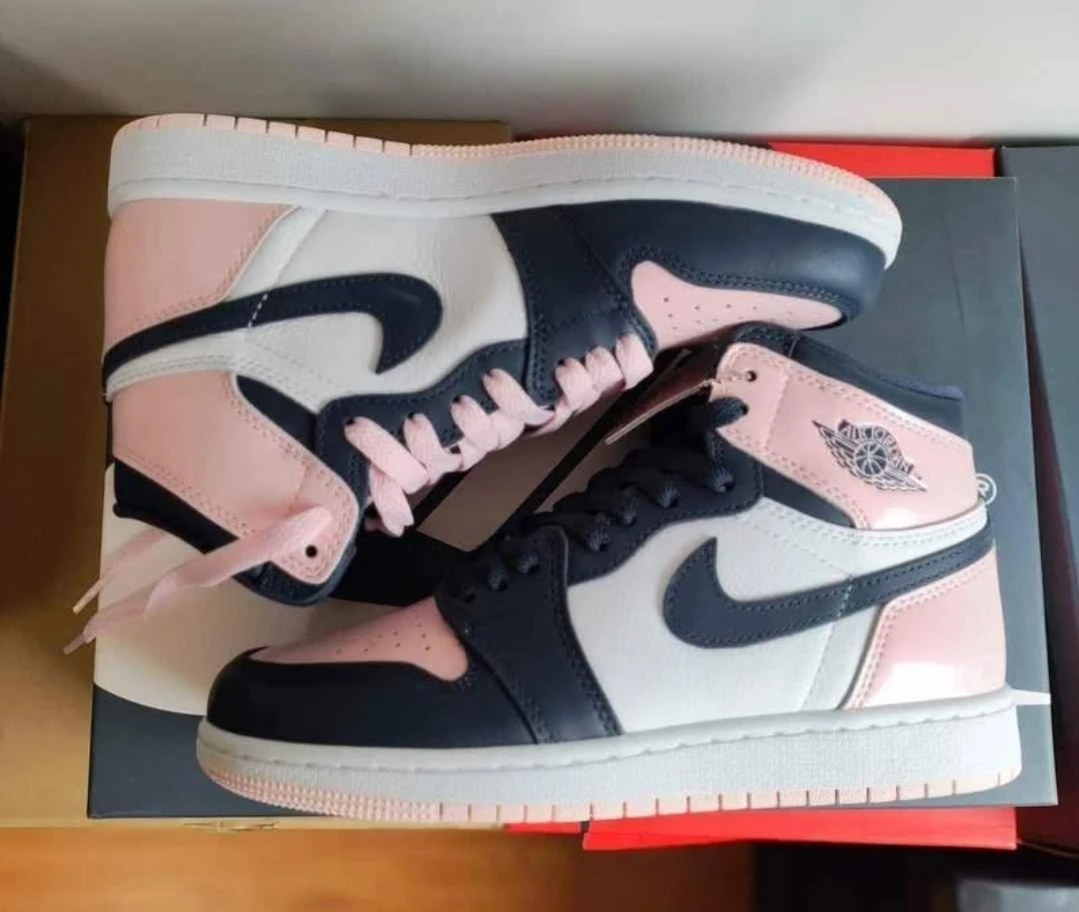 Nike Air Jordan 1 High  (Bubble Gum) Size 6.5 - photo 2