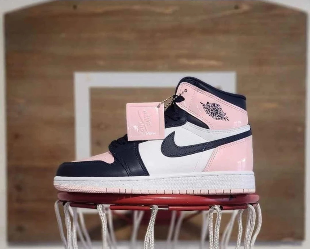 Nike Air Jordan 1 High  (Bubble Gum) Size 6.5 - photo 3