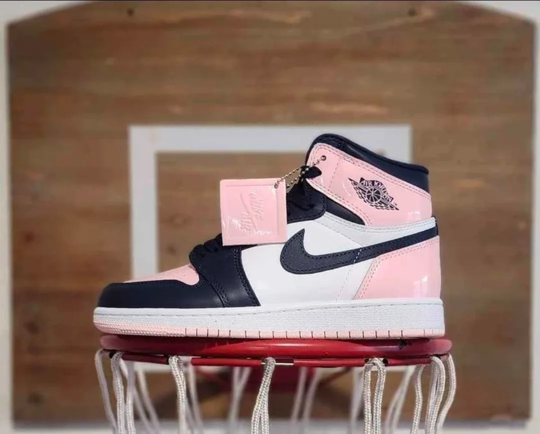 Nike Air Jordan 1 High  (Bubble Gum) Size 6.5 image indicator(3)