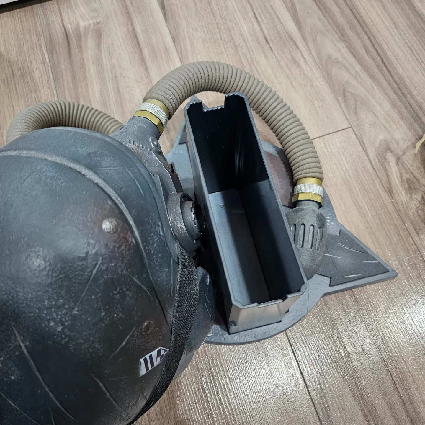 Killzone Helmet /Action Figure + Game image indicator(2)