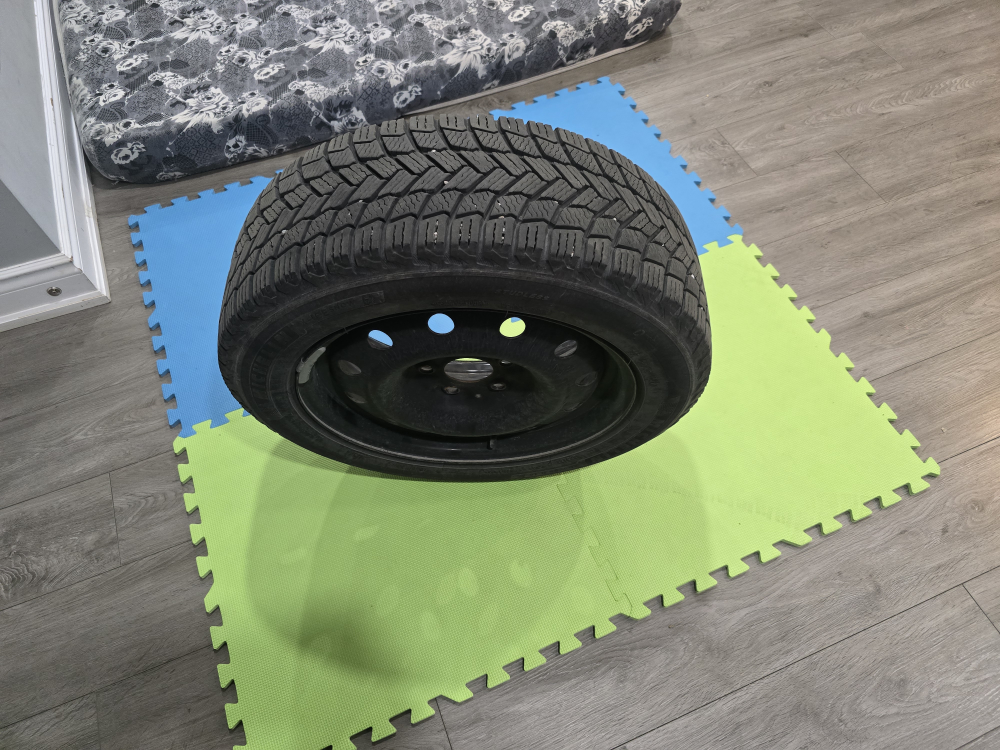 Michelin used 4  SNOW Tire 205/55/R16  90% condition