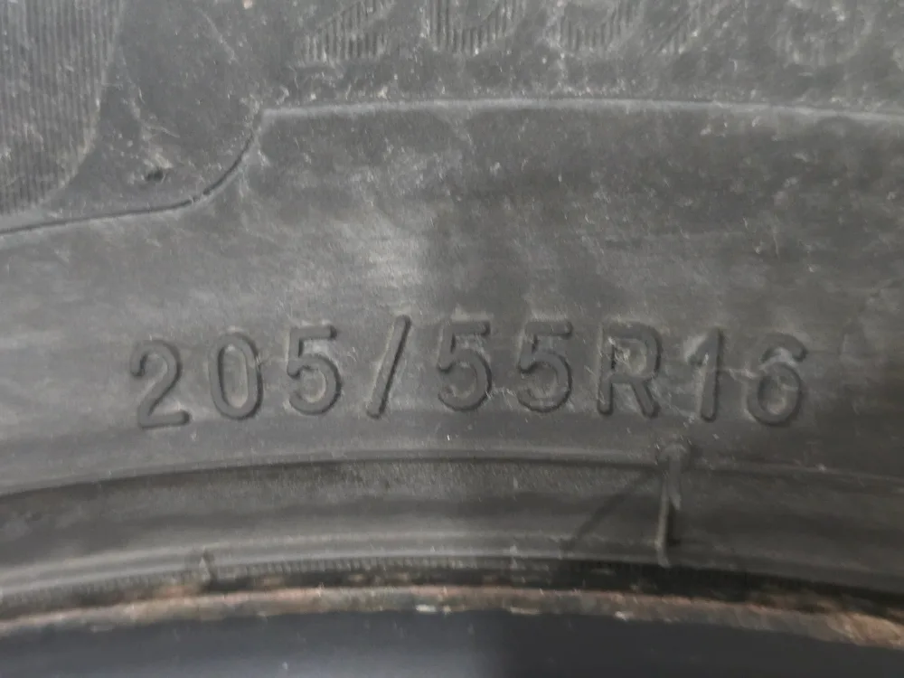 Michelin  4  SNOW Tire 205/55/R16  90% condition image indicator(2)