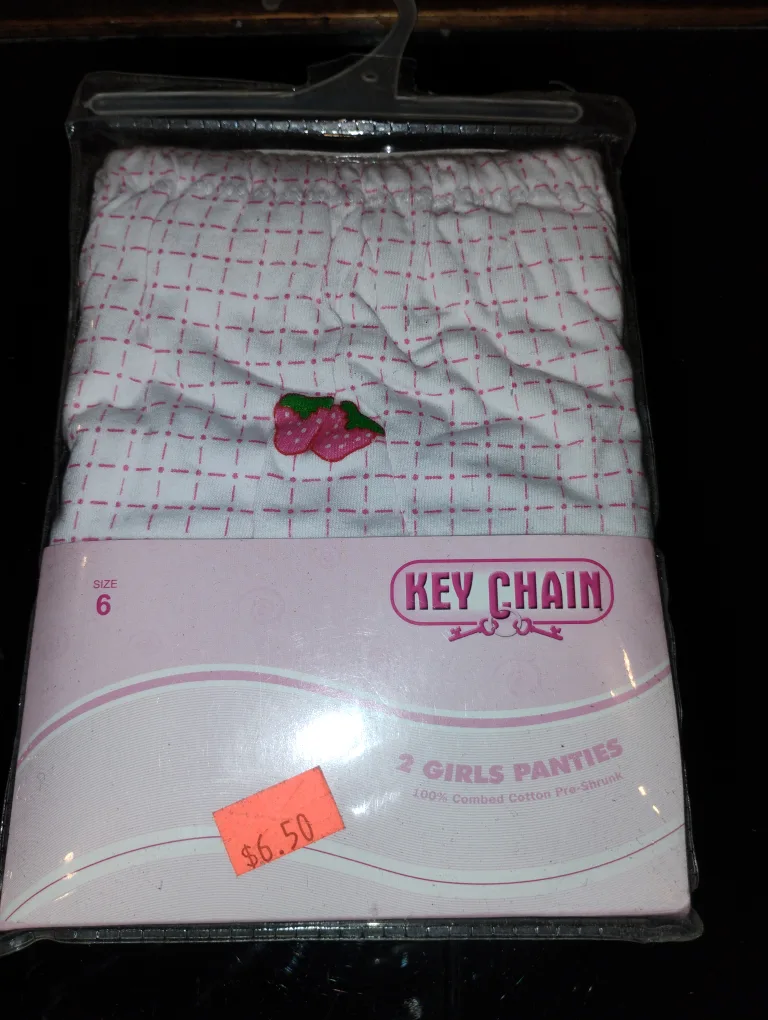 Key Chain Girls Panties - Size 6 thumbnail