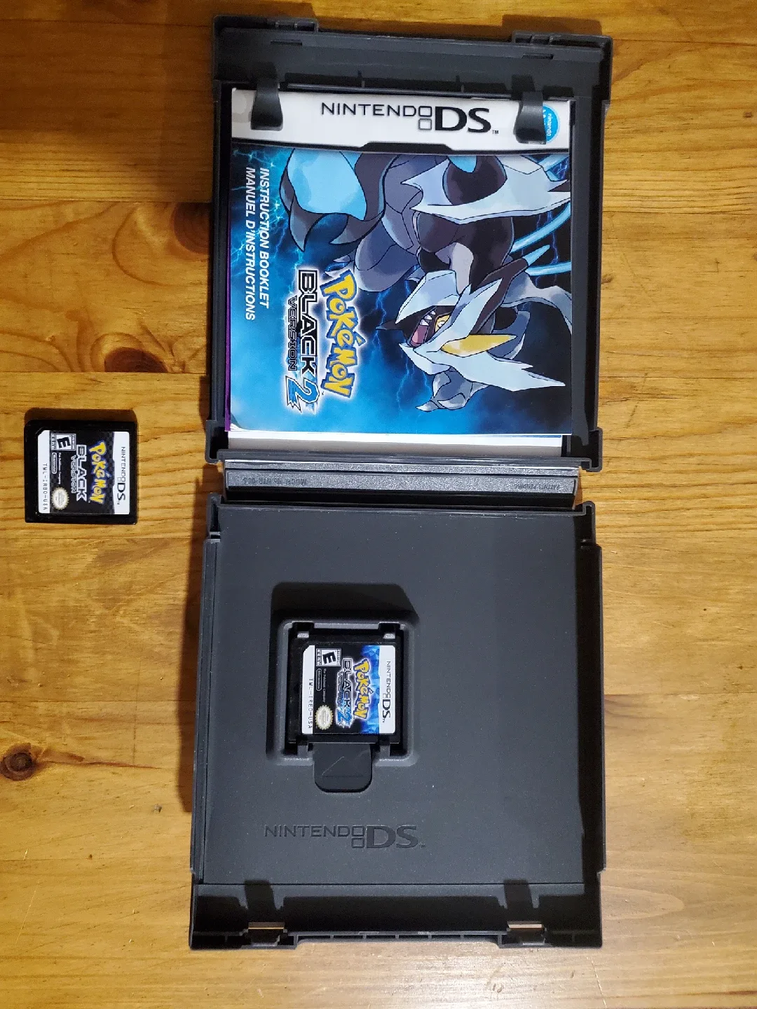 Pokémon Black Version & Black Version 2 for Nintendo DS image indicator(2)