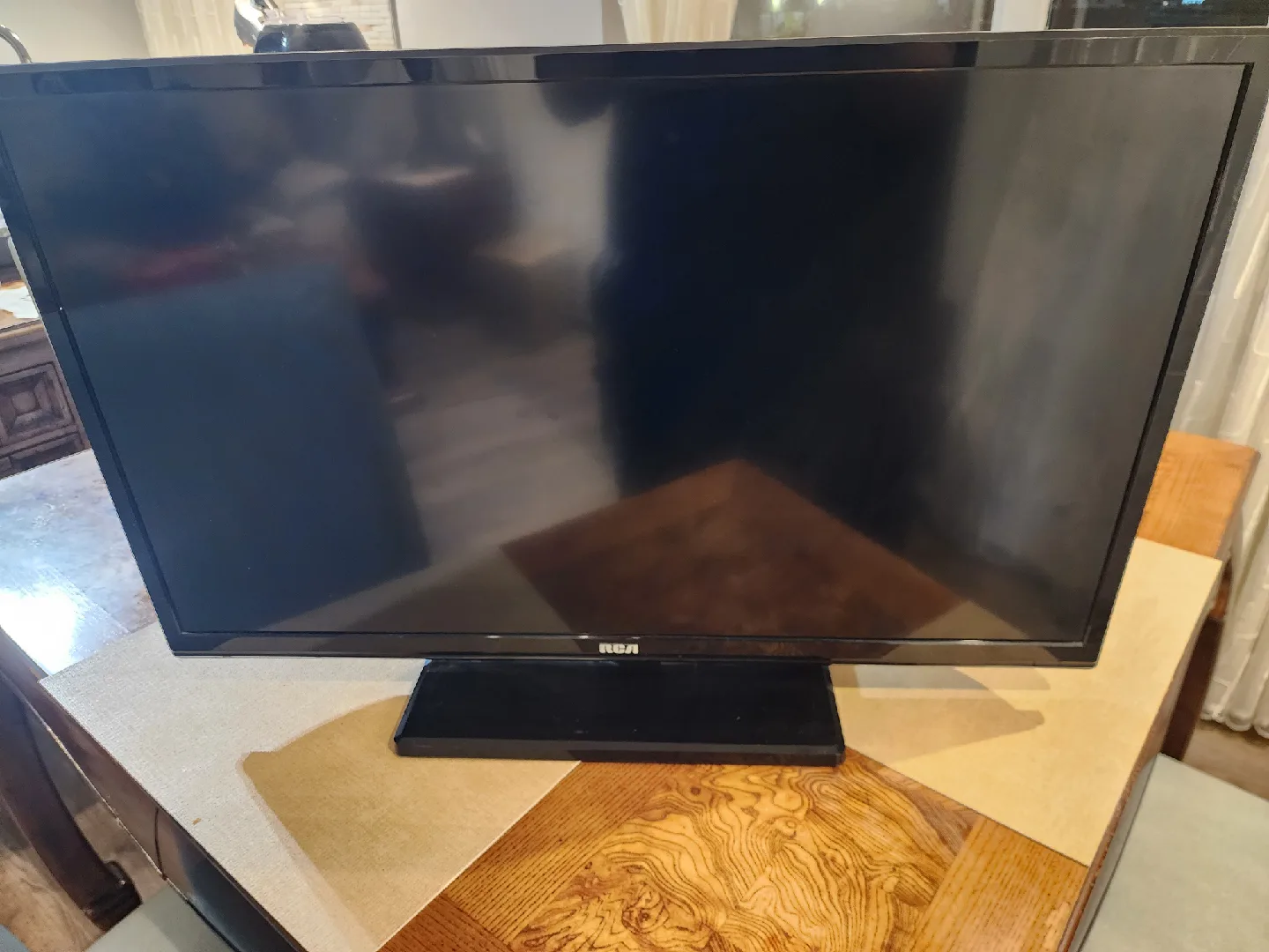 RCA 32" TV 🥕🥕 thumbnail