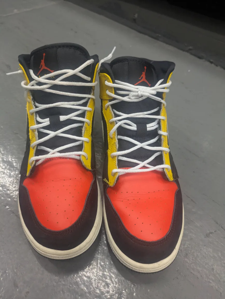 Air Jordan 1 Mid sneakers SE Amarillo image indicator(3)
