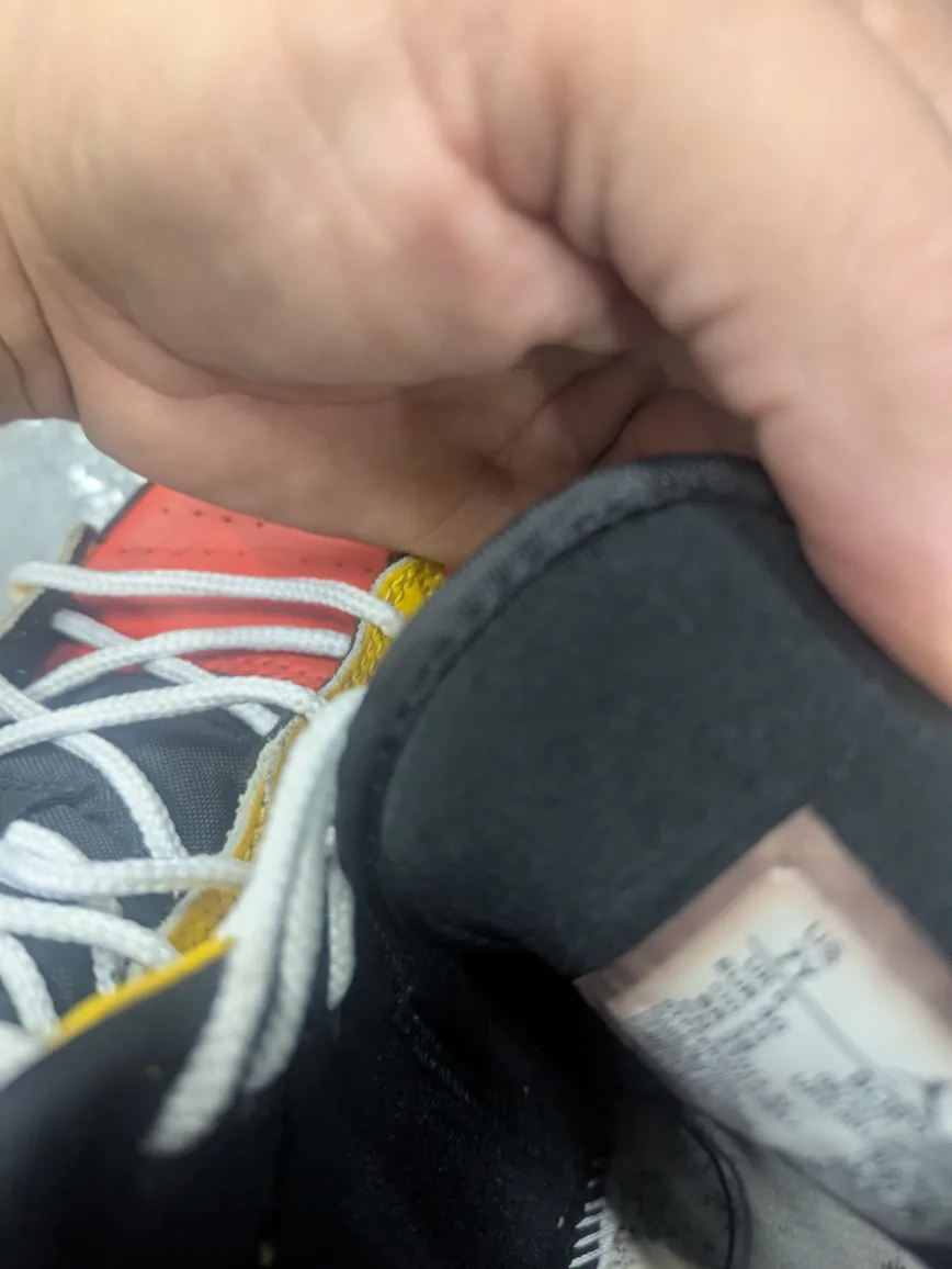 Air Jordan 1 Mid sneakers SE Amarillo image indicator(5)