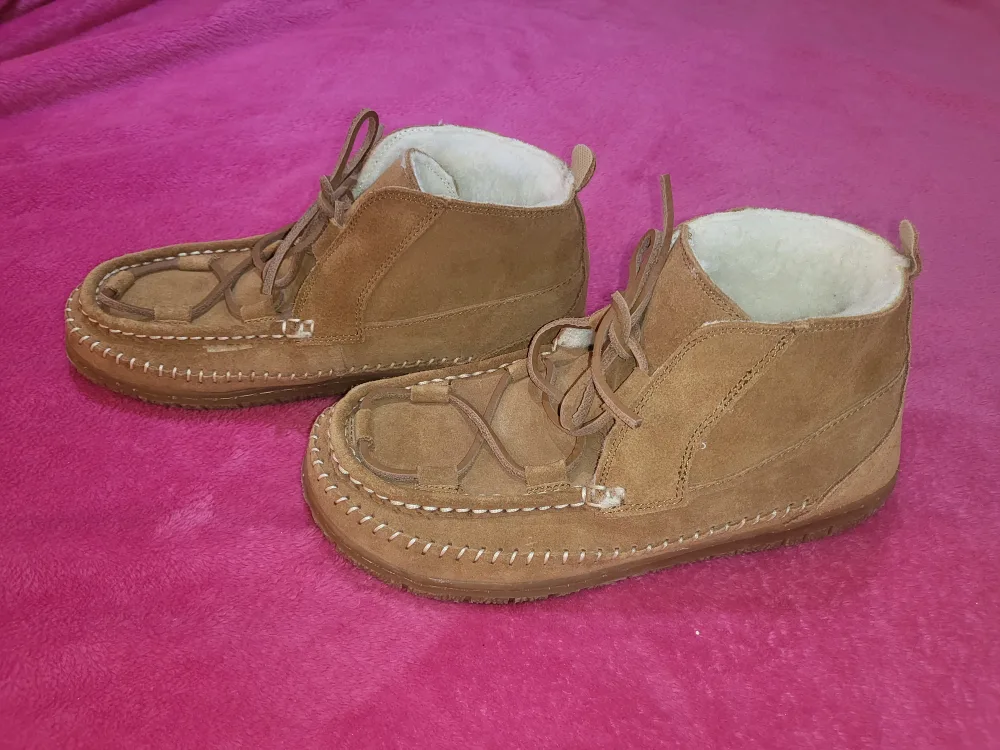 SoftMoc Shawnee Boots - Size 9M image indicator(2)