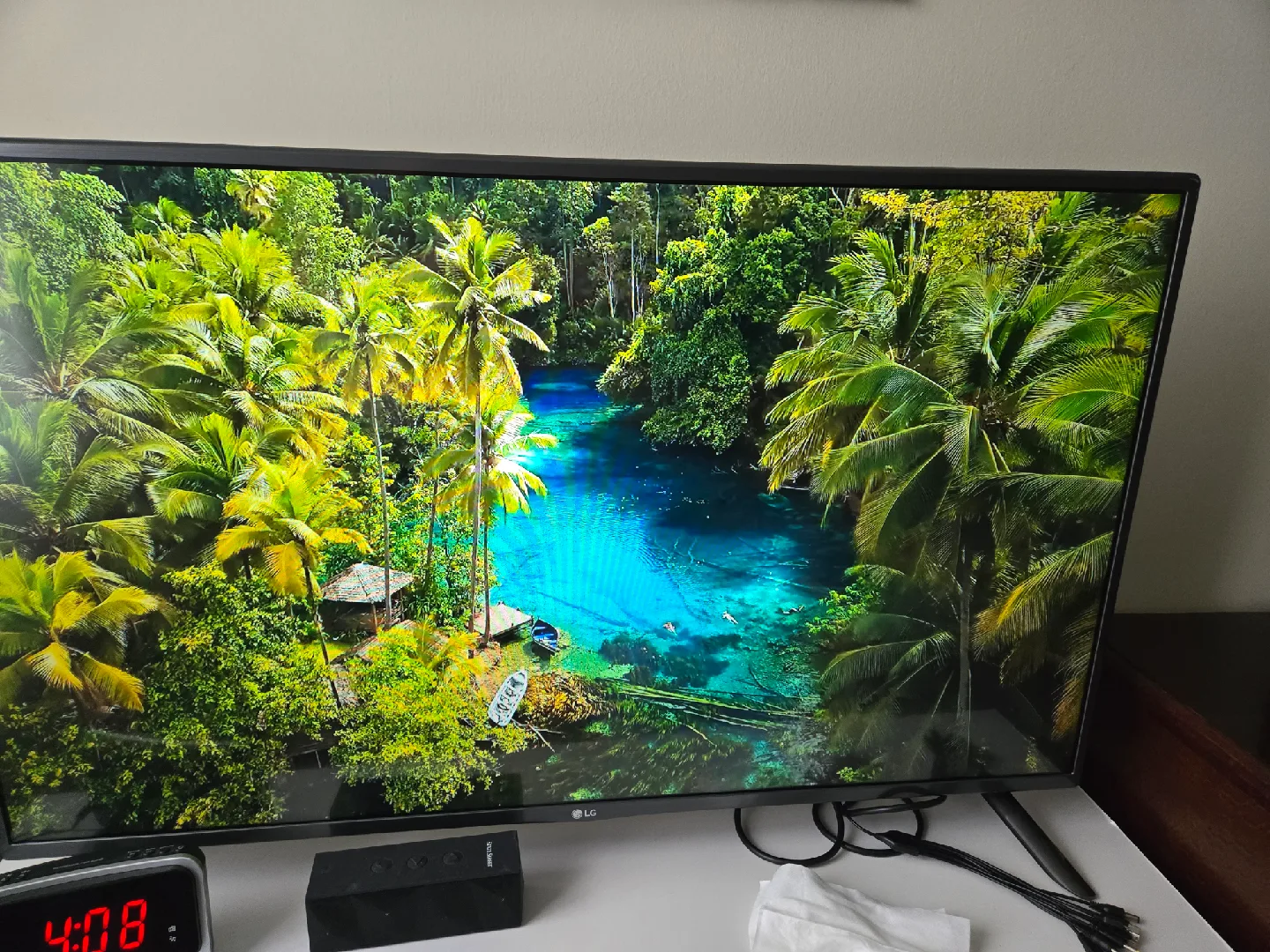 TV LG 42 inch + Fire Stick 4K image indicator(2)