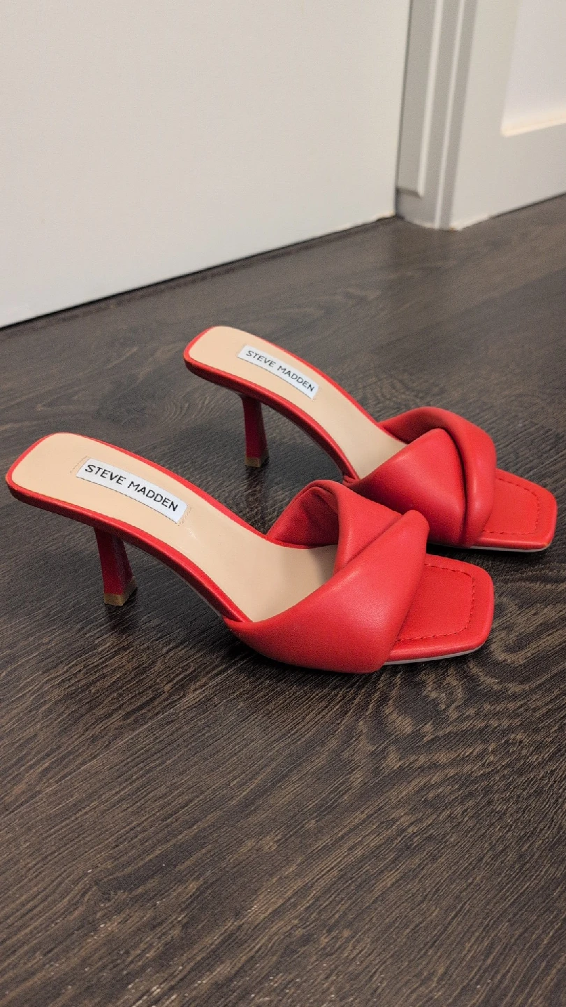 Steve Madden Red Heels, Size 8 - photo 2