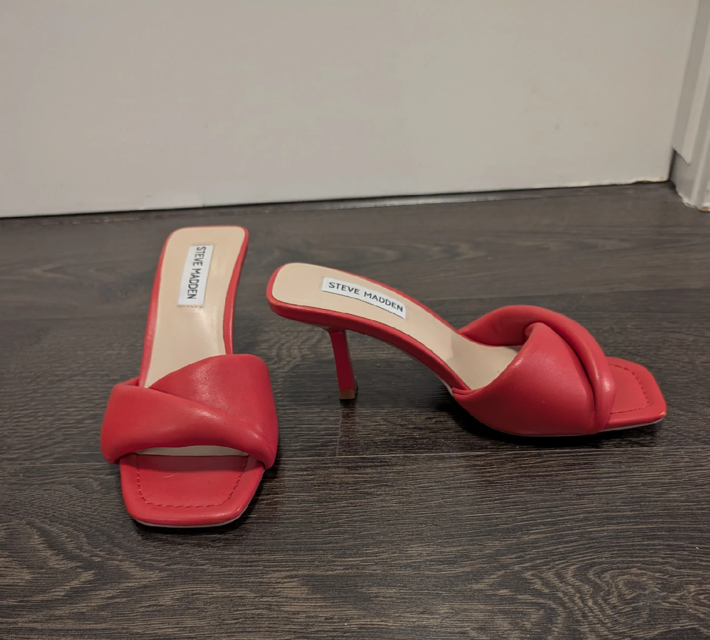 Steve Madden Red Heels, Size 8 - photo 3