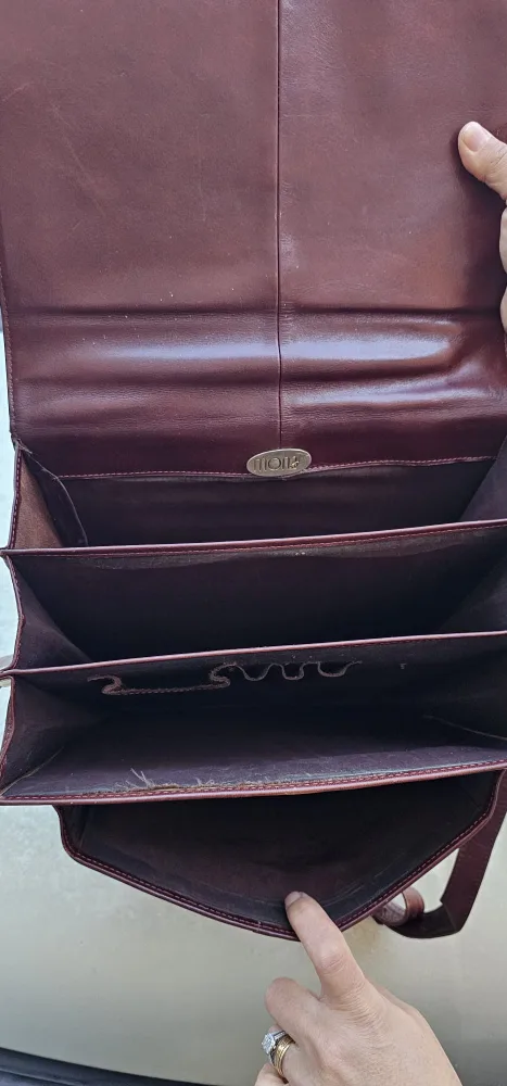 MONI Leather Briefcase image indicator(4)