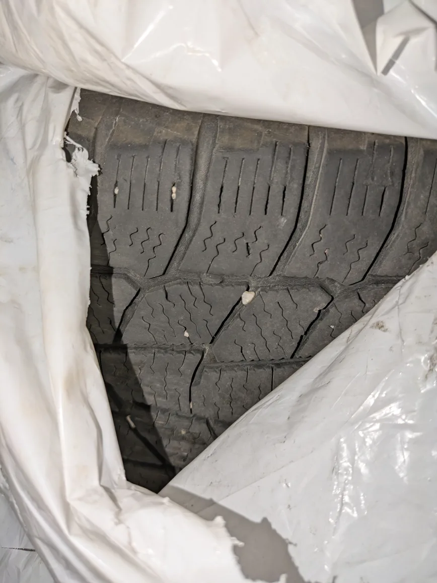 Winter Edge Tire on Rim 225/65/R17 image indicator(2)