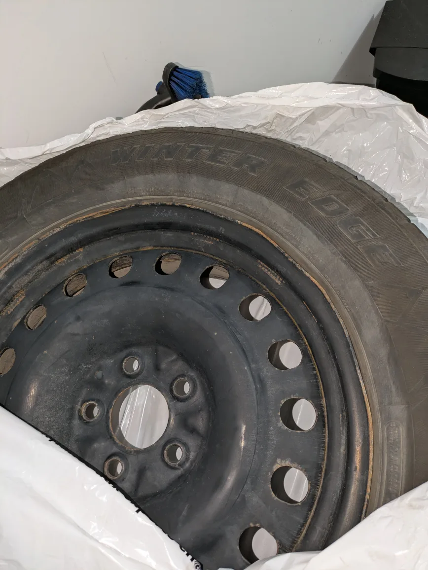 Winter Edge Tire on Rim 225/65/R17 image indicator(3)